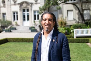 Steevy Gustave photographed at the French National Assembly on J idir hakim photographe paris