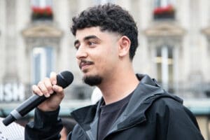 Young Palestinian activist leads chants during Paris rally for G idir hakim photographe paris