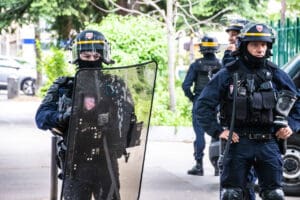 CRS Police Encircling Protest idir hakim photographe paris