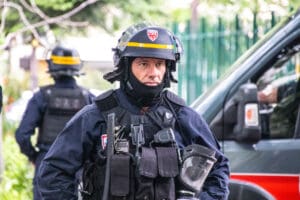 CRS Police Encircling Protest idir hakim photographe paris