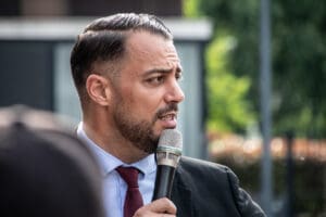 Delogu – Door to Door – The New Popular Front idir hakim photographe paris