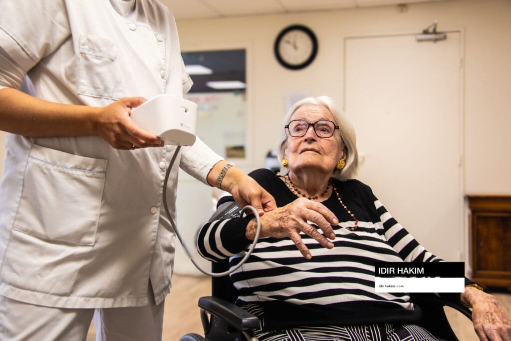 Échange entre le photographe et un résident