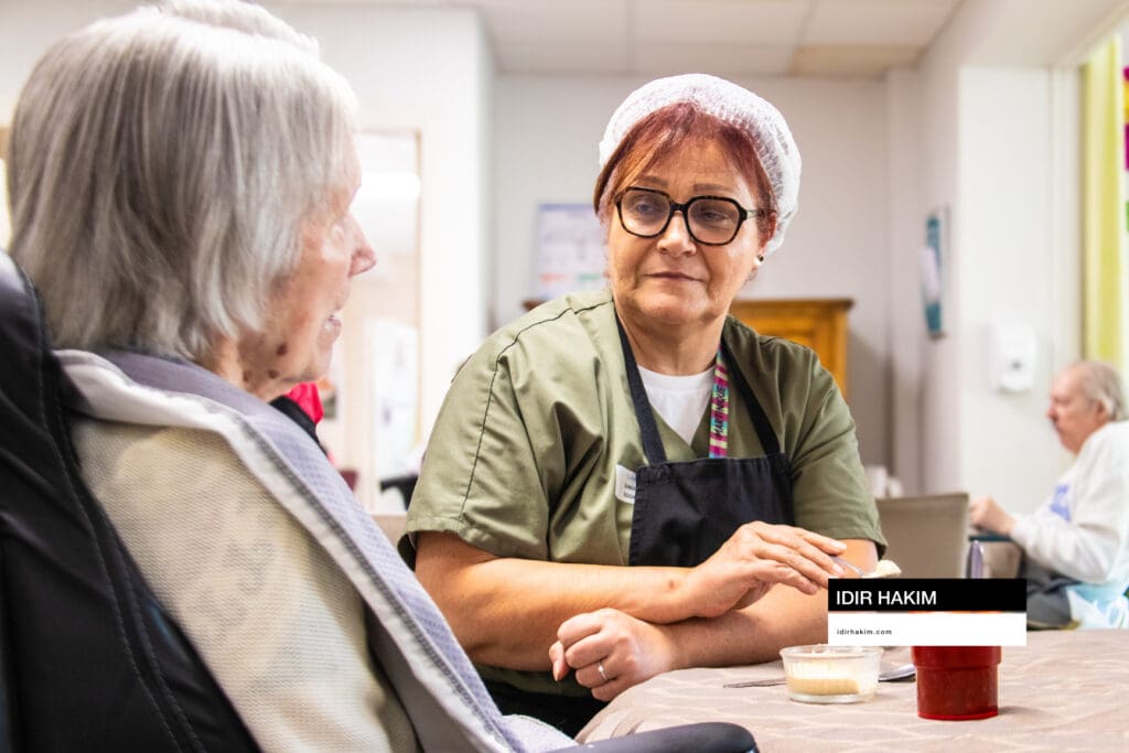 Le visage est cadré selon les exigences administratives.