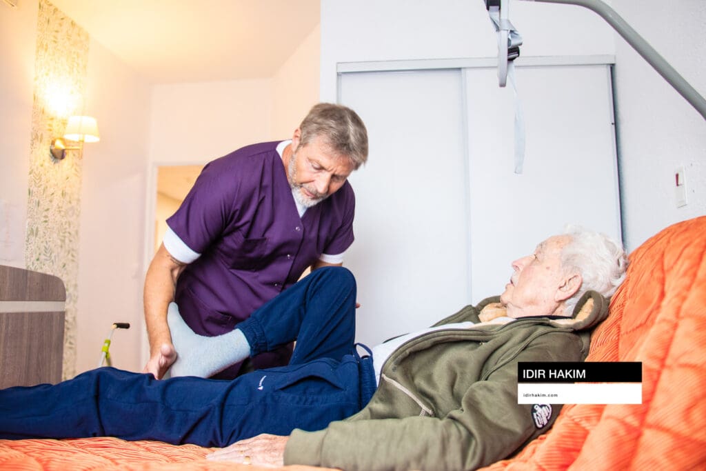 Photographe réalisant une photo d’identité en établissement